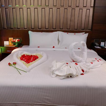 Coral Isle Hotel Kochi Buitenkant foto
