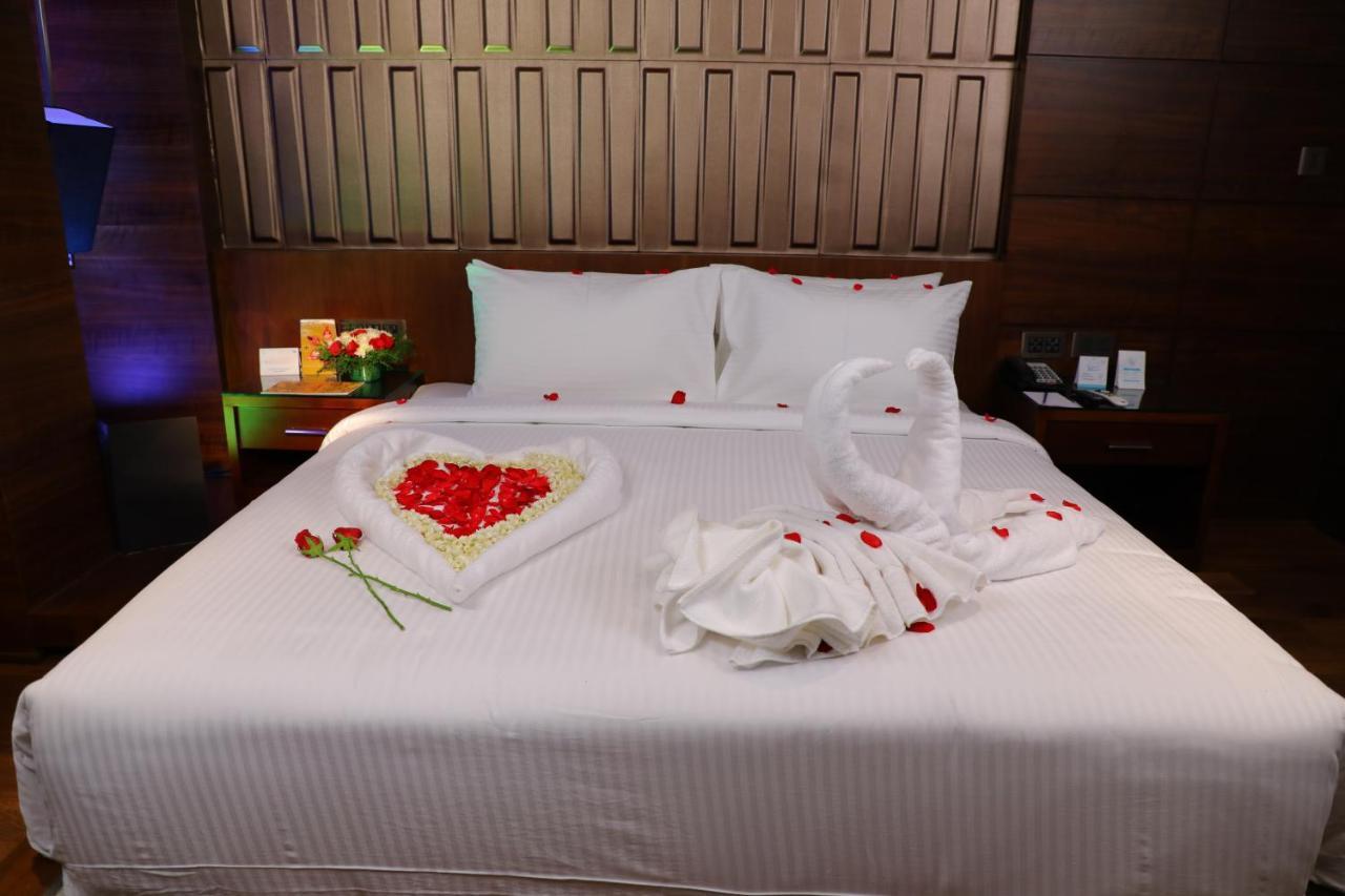 Coral Isle Hotel Kochi Buitenkant foto