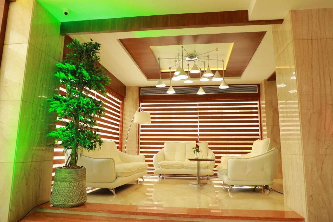 Coral Isle Hotel Kochi Buitenkant foto