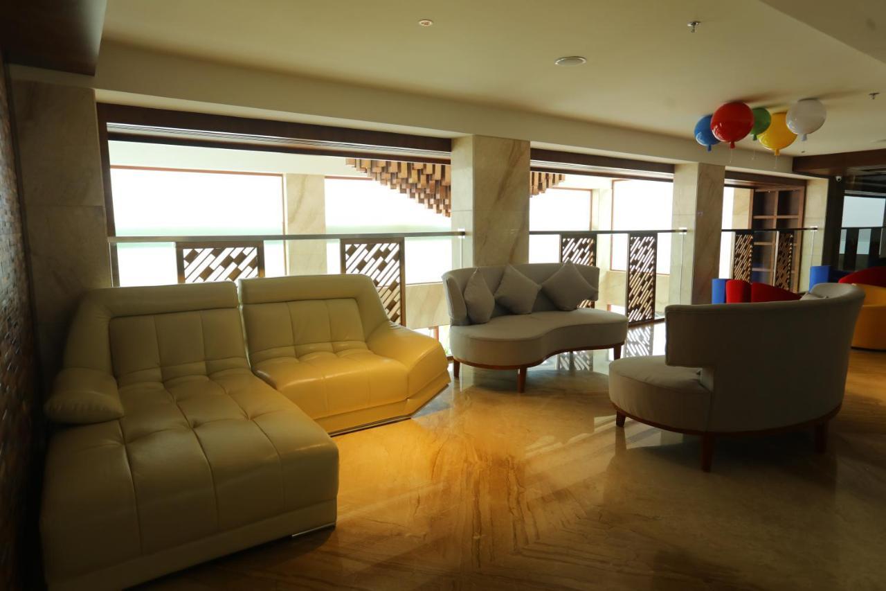 Coral Isle Hotel Kochi Buitenkant foto