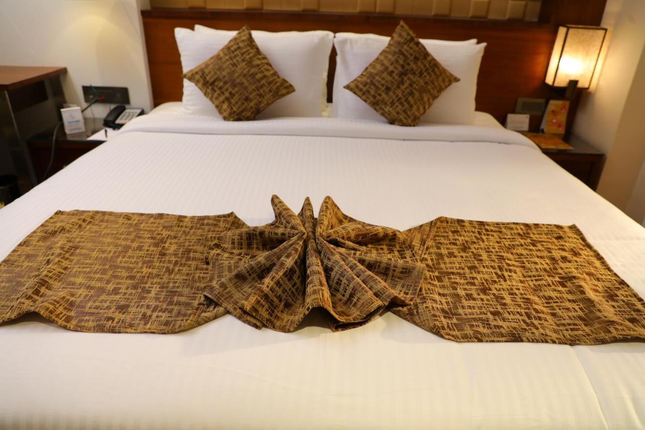 Coral Isle Hotel Kochi Buitenkant foto