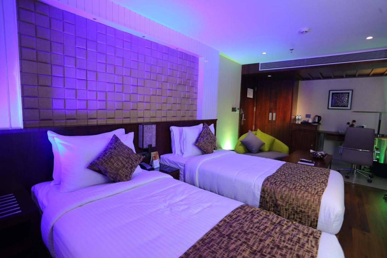 Coral Isle Hotel Kochi Buitenkant foto