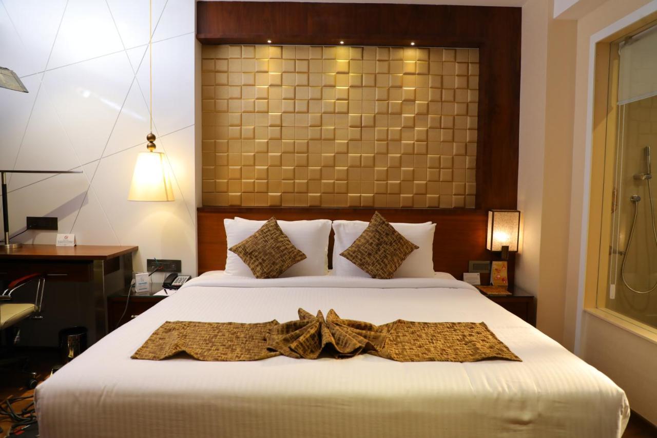 Coral Isle Hotel Kochi Buitenkant foto