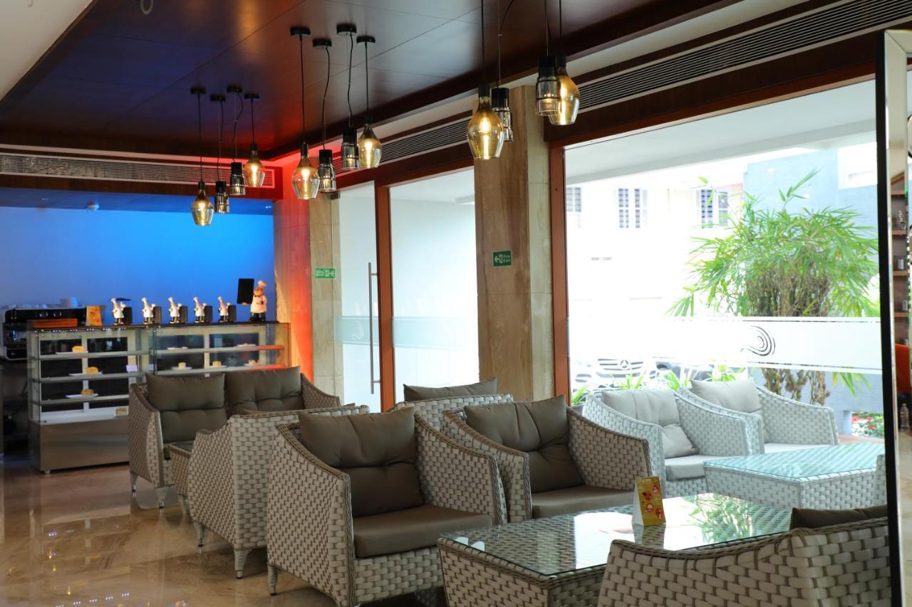 Coral Isle Hotel Kochi Buitenkant foto