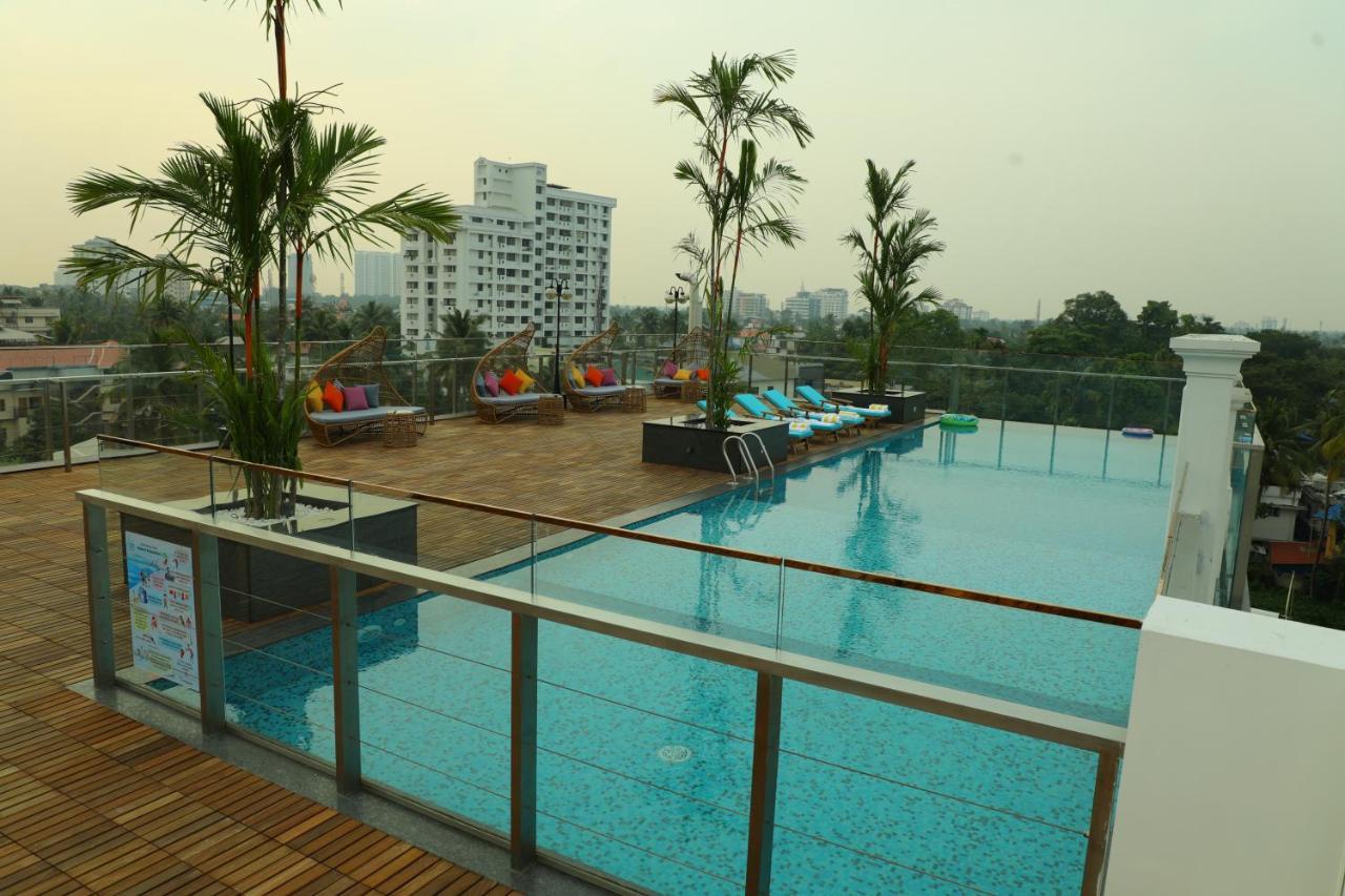 Coral Isle Hotel Kochi Buitenkant foto
